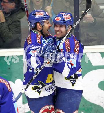 EBEL. Eishockey Bundesliga. EC  VSV gegen EC Red Bull Salzburg.  Torjubel Kevin Mitchell, Derek Damon, (VSV). Villach, am 21.1.2011.
Foto: Kuess 


---
pressefotos, pressefotografie, kuess, qs, qspictures, sport, bild, bilder, bilddatenbank