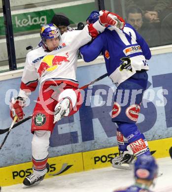 EBEL. Eishockey Bundesliga. EC  VSV gegen EC Red Bull Salzburg.  Michael Raffl, (VSV), Daniel Welser (Salzburg). Villach, am 21.1.2011.
Foto: Kuess 


---
pressefotos, pressefotografie, kuess, qs, qspictures, sport, bild, bilder, bilddatenbank