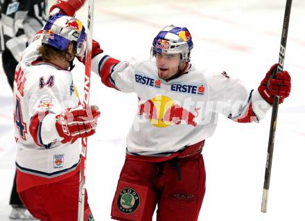 EBEL. Eishockey Bundesliga. EC  VSV gegen EC Red Bull Salzburg.  Torjubel Brent Aubin, Douglas Lynch (Salzburg). Villach, am 21.1.2011.
Foto: Kuess 


---
pressefotos, pressefotografie, kuess, qs, qspictures, sport, bild, bilder, bilddatenbank