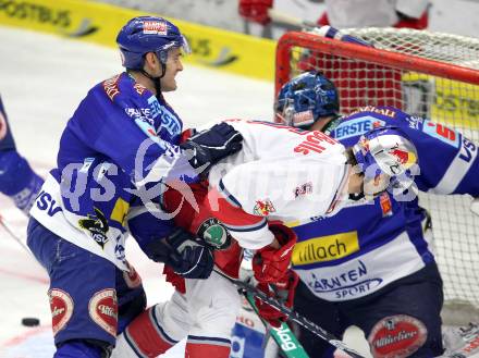 EBEL. Eishockey Bundesliga. EC  VSV gegen EC Red Bull Salzburg.  Michael Martin, (VSV), Thomas Raffl (Salzburg). Villach, am 21.1.2011.
Foto: Kuess 


---
pressefotos, pressefotografie, kuess, qs, qspictures, sport, bild, bilder, bilddatenbank