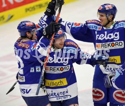 EBEL. Eishockey Bundesliga. EC  VSV gegen EC Red Bull Salzburg.  Torjubel Michael Raffl, Derek Damon, Joshua langfeld (VSV). Villach, am 21.1.2011.
Foto: Kuess 


---
pressefotos, pressefotografie, kuess, qs, qspictures, sport, bild, bilder, bilddatenbank