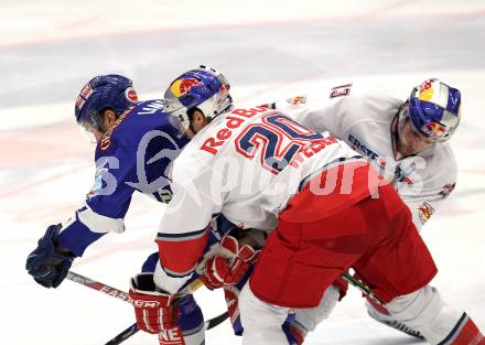 EBEL. Eishockey Bundesliga. EC  VSV gegen EC Red Bull Salzburg.  Joshua Langfeld, (VSV), Daniel Welser, Michael Schiechl (Salzburg). Villach, am 21.1.2011.
Foto: Kuess 


---
pressefotos, pressefotografie, kuess, qs, qspictures, sport, bild, bilder, bilddatenbank