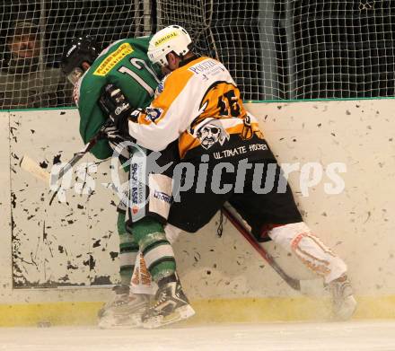 Eishockey CHL. Carinthian Hockey League. USC Velden gegen VST Adler Wild Voelkermarkt. Josef Sulzbacher (Velden), Christoph Skriner (Voelkermarkt). Velden, am 22.1.2011.
Foto: Kuess
---
pressefotos, pressefotografie, kuess, qs, qspictures, sport, bild, bilder, bilddatenbank