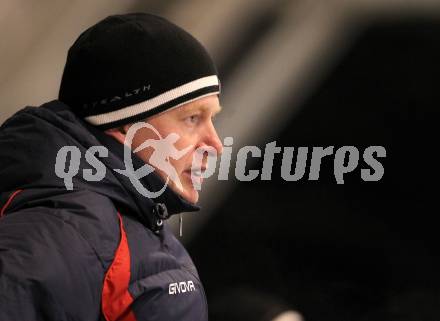 Eishockey CHL. Carinthian Hockey League. USC Velden gegen VST Adler Wild Voelkermarkt. Trainer Robert Moser (Velden). Velden, am 22.1.2011.
Foto: Kuess
---
pressefotos, pressefotografie, kuess, qs, qspictures, sport, bild, bilder, bilddatenbank