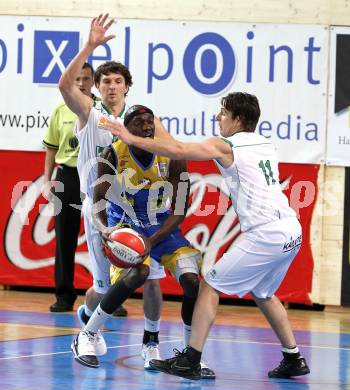 Basketball Bundesliga. Woerthersee Piraten gegen UBC St. Poelten.   Selmir Husanovic, Andreas Kuttnig (Piraten), Hermann Opoku (St. Poelten). Klagenfurt, 22.1.2011.
Foto:  Kuess

---
pressefotos, pressefotografie, kuess, qs, qspictures, sport, bild, bilder, bilddatenbank