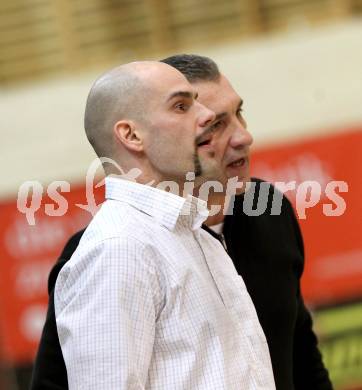 Basketball Bundesliga. Woerthersee Piraten gegen UBC St. Poelten.  Trainer Emir Osmanovic, Joachim Buggelsheim (Piraten). Klagenfurt, 22.1.2011.
Foto:  Kuess

---
pressefotos, pressefotografie, kuess, qs, qspictures, sport, bild, bilder, bilddatenbank