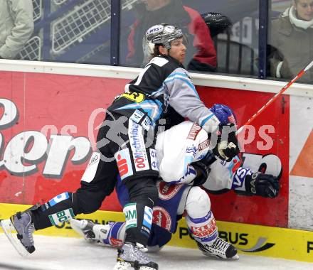 EBEL. Eishockey Bundesliga. EC  VSV gegen EHC LIWEST Linz.  Michael Raffl, (VSV), Aaron McKenzie (Linz). Villach, am 23.1.2011.
Foto: Kuess 


---
pressefotos, pressefotografie, kuess, qs, qspictures, sport, bild, bilder, bilddatenbank