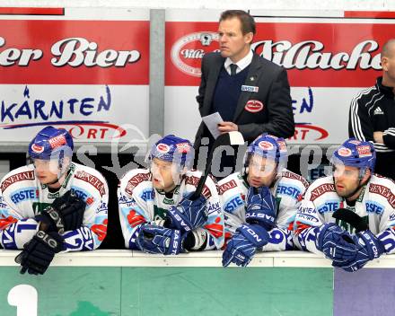 EBEL. Eishockey Bundesliga. EC  VSV gegen EHC LIWEST Linz.  Michael Raffl, Matt Ryan, Tomaz Razingar, Derek Damon, Trainer Johann Stroemwall (VSV). Villach, am 23.1.2011.
Foto: Kuess 


---
pressefotos, pressefotografie, kuess, qs, qspictures, sport, bild, bilder, bilddatenbank