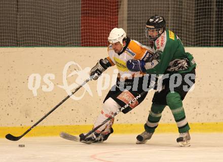 Eishockey CHL. Carinthian Hockey League. USC Velden gegen VST Adler Wild Voelkermarkt. Peter Rozic (Velden), Matthias Florian (Voelkermarkt). Velden, am 22.1.2011.
Foto: Kuess
---
pressefotos, pressefotografie, kuess, qs, qspictures, sport, bild, bilder, bilddatenbank