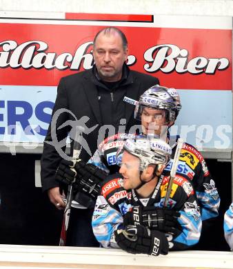 EBEL. Eishockey Bundesliga. EC  VSV gegen EHC LIWEST Linz.  Trainer Kim Collins, (Linz). Villach, am 23.1.2011.
Foto: Kuess 


---
pressefotos, pressefotografie, kuess, qs, qspictures, sport, bild, bilder, bilddatenbank