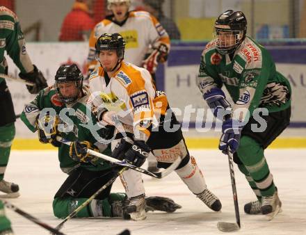 Eishockey CHL. Carinthian Hockey League. USC Velden gegen VST Adler Wild Voelkermarkt. Christoph Sivec (Velden), Alexander Schein, Matthias Florian (Voelkermarkt). Velden, am 22.1.2011.
Foto: Kuess
---
pressefotos, pressefotografie, kuess, qs, qspictures, sport, bild, bilder, bilddatenbank