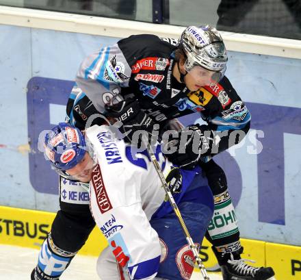 EBEL. Eishockey Bundesliga. EC  VSV gegen EHC LIWEST Linz.  Andreas Kristler,  (VSV), Martin Grabher Meier (Linz). Villach, am 23.1.2011.
Foto: Kuess 


---
pressefotos, pressefotografie, kuess, qs, qspictures, sport, bild, bilder, bilddatenbank