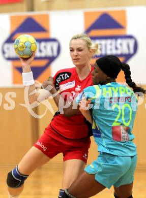 Handball. Women Handball Austria. SG Witasek Kaernten gegen Hypo Niederoesterreich 1. Kristina Mihic (Kaernten), Francine Ca De Moraes Cararo (Niederoesterreich). Feldkirchen, am 23.1.2011.
Foto: Kuess
---
pressefotos, pressefotografie, kuess, qs, qspictures, sport, bild, bilder, bilddatenbank