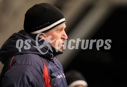 Eishockey CHL. Carinthian Hockey League. USC Velden gegen VST Adler Wild Voelkermarkt. Trainer Robert Moser (Velden). Velden, am 22.1.2011.
Foto: Kuess
---
pressefotos, pressefotografie, kuess, qs, qspictures, sport, bild, bilder, bilddatenbank