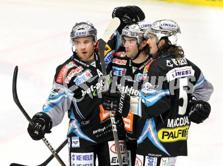 EBEL. Eishockey Bundesliga. EC  VSV gegen EHC LIWEST Linz.  Torjubel Brad Purdie, Justin Keller, Franklin MacDonald (Linz). Villach, am 23.1.2011.
Foto: Kuess 


---
pressefotos, pressefotografie, kuess, qs, qspictures, sport, bild, bilder, bilddatenbank