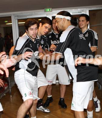 Basketball Bundesliga. Woerthersee Piraten gegen UBC St. Poelten.  Edgar Allesch, Thomas Kennedy (Piraten). Klagenfurt, 22.1.2011.
Foto:  Kuess

---
pressefotos, pressefotografie, kuess, qs, qspictures, sport, bild, bilder, bilddatenbank