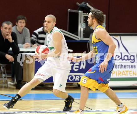 Basketball Bundesliga. Woerthersee Piraten gegen UBC St. Poelten.  Gunther Zajic (Piraten),  David Jandl (St. Poelten). Klagenfurt, 22.1.2011.
Foto:  Kuess

---
pressefotos, pressefotografie, kuess, qs, qspictures, sport, bild, bilder, bilddatenbank