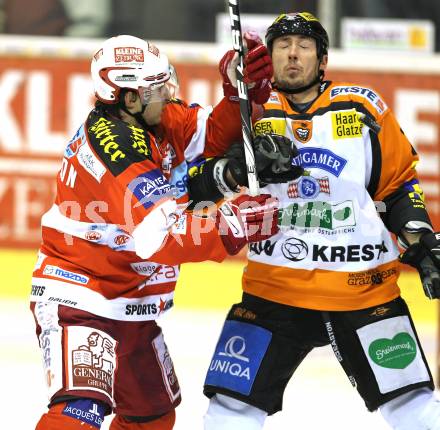 EBEL. Eishockey Bundesliga. KAC gegen Graz 99ers. Tyler Spurgeon,  (KAC), Darcy Werenka (Graz). Klagenfurt, am 25.1.2011.
Foto: Kuess 

---
pressefotos, pressefotografie, kuess, qs, qspictures, sport, bild, bilder, bilddatenbank