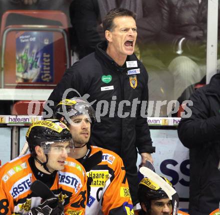 EBEL. Eishockey Bundesliga. KAC gegen Graz 99ers.  Trainer Bill Gilligan  (Graz). Klagenfurt, am 25.1.2011.
Foto: Kuess 

---
pressefotos, pressefotografie, kuess, qs, qspictures, sport, bild, bilder, bilddatenbank