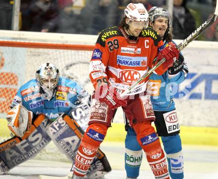 EBEL. Eishockey Bundesliga. KAC gegen EHC LIWEST BLACK WINGS LINZ. Christoph Brandner, (KAC), Alex Westlund, Franklin MacDonald (Linz). Klagenfurt, am 28.1.2011.
Foto: Kuess 

---
pressefotos, pressefotografie, kuess, qs, qspictures, sport, bild, bilder, bilddatenbank