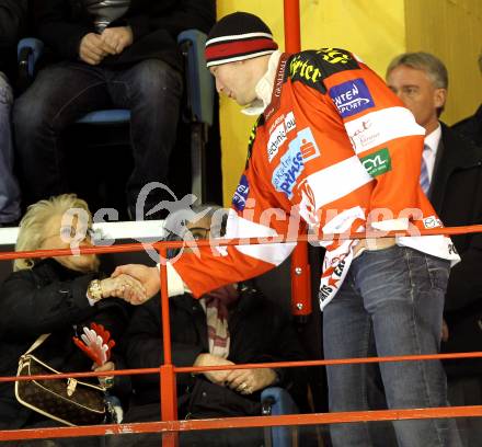 EBEL. Eishockey Bundesliga. KAC gegen EHC LIWEST BLACK WINGS LINZ. Heidi Horten,  Mike Siklenka. Klagenfurt, am 28.1.2011.
Foto: Kuess 

---
pressefotos, pressefotografie, kuess, qs, qspictures, sport, bild, bilder, bilddatenbank