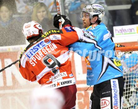 EBEL. Eishockey Bundesliga. KAC gegen EHC LIWEST BLACK WINGS LINZ. Tyler Spurgeon, (KAC),  Patrick Leahy (Linz). Klagenfurt, am 28.1.2011.
Foto: Kuess 

---
pressefotos, pressefotografie, kuess, qs, qspictures, sport, bild, bilder, bilddatenbank