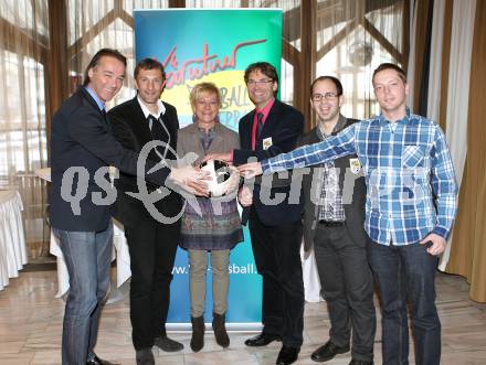 Kaerntner Fussballverband. Trainerfortbildung. Watzke Richard, Walter Kogler, Lorber Oliver, Kogler Johanna,  Figge Martin, Krall Hannes. Velden, 29.1.2011.
Foto: Kuess
---
pressefotos, pressefotografie, kuess, qs, qspictures, sport, bild, bilder, bilddatenbank