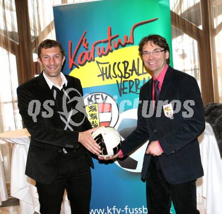 Kaerntner Fussballverband. Trainerfortbildung.  Walter Kogler, Lorber Oliver. Velden, 29.1.2011.
Foto: Kuess
---
pressefotos, pressefotografie, kuess, qs, qspictures, sport, bild, bilder, bilddatenbank