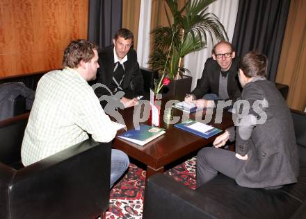 Kaerntner Fussballverband. Trainerfortbildung. Erich Hober, Hubert Gigler, Walter Kogler, Figge Martin. Velden, 29.1.2011.
Foto: Kuess
---
pressefotos, pressefotografie, kuess, qs, qspictures, sport, bild, bilder, bilddatenbank