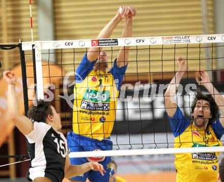 Volleyball MEVZA. Team Club Austria gegen SK Posojilnica Aich/Dob. Simon Fruehbauer, (Austria), Neven Neshev, Gerald Reiser (Aich/Dob). Klagenfurt, 29.1.2011.
Foto: Kuess 

---
pressefotos, pressefotografie, kuess, qs, qspictures, sport, bild, bilder, bilddatenbank