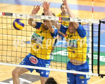 Volleyball MEVZA. Team Club Austria gegen SK Posojilnica Aich/Dob. Gerald Reiser, Nejc Pusnik (Aich/Dob). Klagenfurt, 29.1.2011.
Foto: Kuess 

---
pressefotos, pressefotografie, kuess, qs, qspictures, sport, bild, bilder, bilddatenbank
