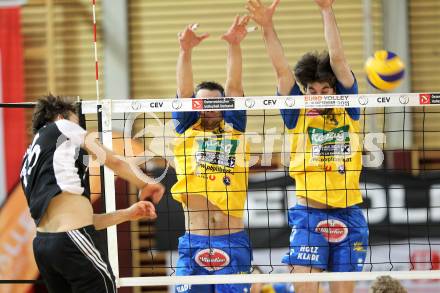 Volleyball MEVZA. Team Club Austria gegen SK Posojilnica Aich/Dob. Simon Fruehbauer, (Austria), Miha Kosl, Gerald Reiser (Aich/Dob). Klagenfurt, 29.1.2011.
Foto: Kuess 

---
pressefotos, pressefotografie, kuess, qs, qspictures, sport, bild, bilder, bilddatenbank