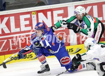 EBEL. Eishockey Bundesliga. EC  VSV gegen HDD TILIA Olimpija Ljubljana. Matt Ryan,  (VSV), Tomi Mustonen (Laibach). Villach, am 30.1.2011.
Foto: Kuess 


---
pressefotos, pressefotografie, kuess, qs, qspictures, sport, bild, bilder, bilddatenbank