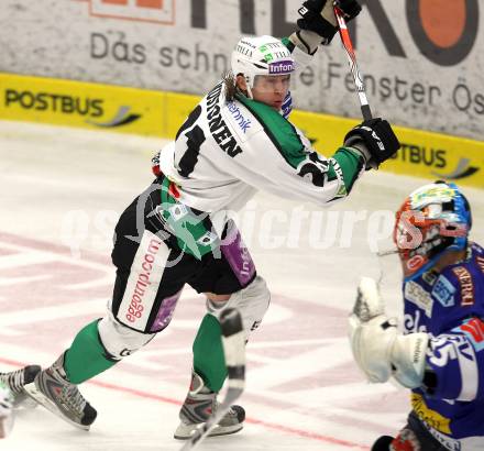 EBEL. Eishockey Bundesliga. EC  VSV gegen HDD TILIA Olimpija Ljubljana. Gert Prohaska,  (VSV), Tomi Mustonen (Laibach). Villach, am 30.1.2011.
Foto: Kuess 


---
pressefotos, pressefotografie, kuess, qs, qspictures, sport, bild, bilder, bilddatenbank