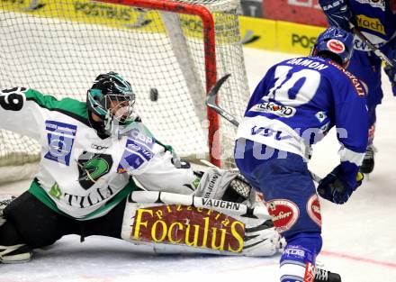 EBEL. Eishockey Bundesliga. EC  VSV gegen HDD TILIA Olimpija Ljubljana. Derek Damon,  (VSV), Matija Pintaric (Laibach). Villach, am 30.1.2011.
Foto: Kuess 


---
pressefotos, pressefotografie, kuess, qs, qspictures, sport, bild, bilder, bilddatenbank