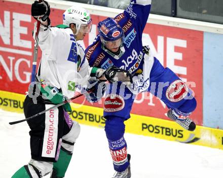 EBEL. Eishockey Bundesliga. EC  VSV gegen HDD TILIA Olimpija Ljubljana. Joshua Langfeld, (VSV),  Ziga Pavlin (Laibach). Villach, am 30.1.2011.
Foto: Kuess 


---
pressefotos, pressefotografie, kuess, qs, qspictures, sport, bild, bilder, bilddatenbank