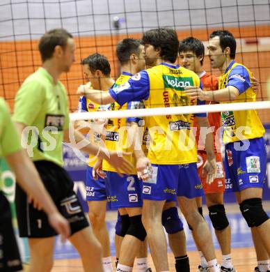 Volleyball. GM Capital Challenge Cup Men 2010/2011.  SK Posojilnica Aich/Dob (AUT)  vs VC Prefaxis MENEN (Bel). Jubel (Aich/Dob). Prevalje, 1.2.2011.
Foto: Kuess

---
pressefotos, pressefotografie, kuess, qs, qspictures, sport, bild, bilder, bilddatenbank