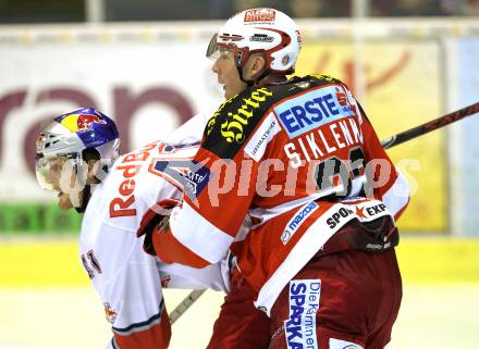 EBEL. Eishockey Bundesliga. KAC gegen EC Red Bull Salzburg. Mike Siklenka, (KAC), Steven Regier (Salzburg). Klagenfurt, am 6.2.2011.
Foto: Kuess 

---
pressefotos, pressefotografie, kuess, qs, qspictures, sport, bild, bilder, bilddatenbank