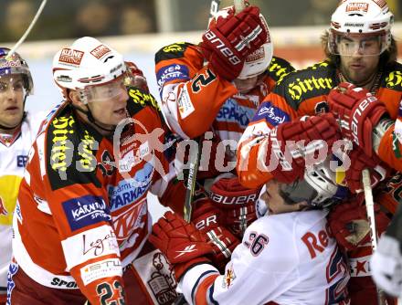 EBEL. Eishockey Bundesliga. KAC gegen EC Red Bull Salzburg. Mike Siklenka, Martin Schumnig, (KAC),  Brent Aubin (Salzburg). Klagenfurt, am 6.2.2011.
Foto: Kuess 

---
pressefotos, pressefotografie, kuess, qs, qspictures, sport, bild, bilder, bilddatenbank