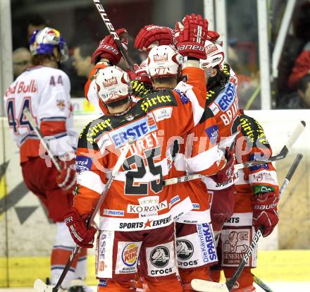 EBEL. Eishockey Bundesliga. KAC gegen EC Red Bull Salzburg. Torjubel KAC. Klagenfurt, am 6.2.2011.
Foto: Kuess 

---
pressefotos, pressefotografie, kuess, qs, qspictures, sport, bild, bilder, bilddatenbank