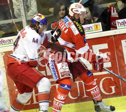 EBEL. Eishockey Bundesliga. KAC gegen EC Red Bull Salzburg. Mike Siklenka, (KAC),  Douglas Lynch (Salzburg). Klagenfurt, am 6.2.2011.
Foto: Kuess 

---
pressefotos, pressefotografie, kuess, qs, qspictures, sport, bild, bilder, bilddatenbank