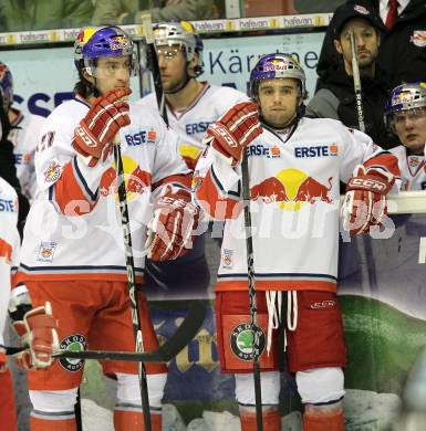 EBEL. Eishockey Bundesliga. KAC gegen EC Red Bull Salzburg. Enttaeuschte Salzburger. Klagenfurt, am 6.2.2011.
Foto: Kuess 

---
pressefotos, pressefotografie, kuess, qs, qspictures, sport, bild, bilder, bilddatenbank