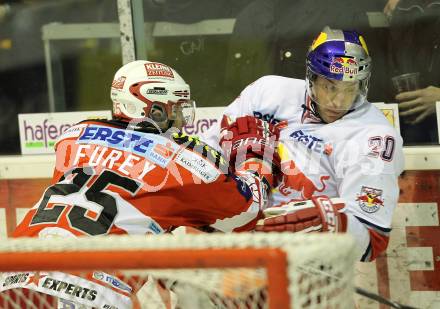 EBEL. Eishockey Bundesliga. KAC gegen EC Red Bull Salzburg. Kirk Furey, (KAC), Daniel Welser (Salzburg). Klagenfurt, am 6.2.2011.
Foto: Kuess 

---
pressefotos, pressefotografie, kuess, qs, qspictures, sport, bild, bilder, bilddatenbank