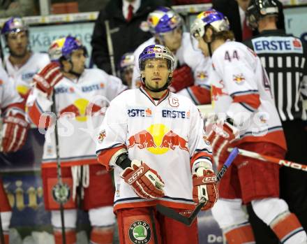 EBEL. Eishockey Bundesliga. KAC gegen EC Red Bull Salzburg. Thomas Koch, enttaeuschte Salzburger. Klagenfurt, am 6.2.2011.
Foto: Kuess 

---
pressefotos, pressefotografie, kuess, qs, qspictures, sport, bild, bilder, bilddatenbank