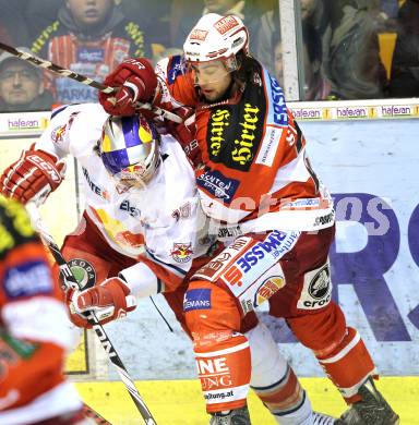 EBEL. Eishockey Bundesliga. KAC gegen EC Red Bull Salzburg. Martin Schumnig, (KAC),  Manuel Latusa (Salzburg). Klagenfurt, am 6.2.2011.
Foto: Kuess 

---
pressefotos, pressefotografie, kuess, qs, qspictures, sport, bild, bilder, bilddatenbank