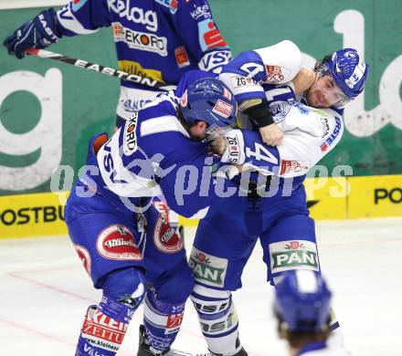 EBEL. Eishockey Bundesliga. EC Rekordfenster VSV gegen KHL Medvescak Zagreb. Schlaegerei, Rauferei Nikolas Petrik (VSV), Kenneth Macauley (Zagreb). Villach, am 8.2.2011.
Foto: Kuess

---
pressefotos, pressefotografie, kuess, qs, qspictures, sport, bild, bilder, bilddatenbank