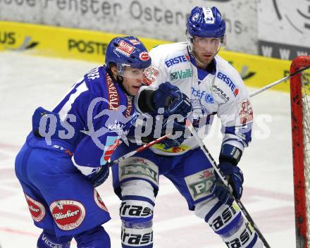 EBEL. Eishockey Bundesliga. EC Rekordfenster VSV gegen KHL Medvescak Zagreb.  Nico Toff (VSV),  Christopher Powers (Zagreb). Villach, am 8.2.2011.
Foto: Kuess

---
pressefotos, pressefotografie, kuess, qs, qspictures, sport, bild, bilder, bilddatenbank