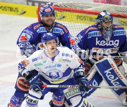 EBEL. Eishockey Bundesliga. EC Rekordfenster VSV gegen KHL Medvescak Zagreb.  Kevin Mitchell, Bernhard Starkbaum(VSV),  Christopher Powers (Zagreb). Villach, am 8.2.2011.
Foto: Kuess

---
pressefotos, pressefotografie, kuess, qs, qspictures, sport, bild, bilder, bilddatenbank