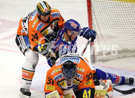 EBEL. Eishockey Bundesliga. EC  VSV gegen Graz 99ers . Joshua Langfeld, (VSV), Darcy Werenka, Fabian Weinhandl  (Graz). Villach, am 11.2.2011.
Foto: Kuess 


---
pressefotos, pressefotografie, kuess, qs, qspictures, sport, bild, bilder, bilddatenbank