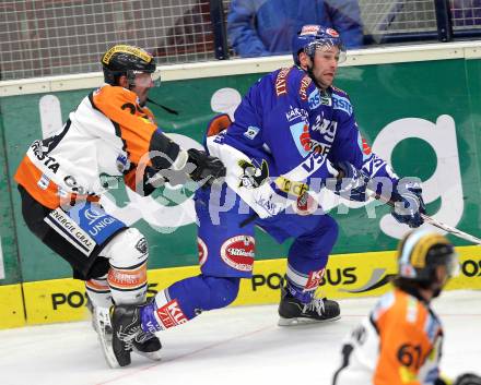 EBEL. Eishockey Bundesliga. EC  VSV gegen Graz 99ers .  Tomaz Razingar, (VSV), Sven Klimbacher (Graz). Villach, am 11.2.2011.
Foto: Kuess 


---
pressefotos, pressefotografie, kuess, qs, qspictures, sport, bild, bilder, bilddatenbank